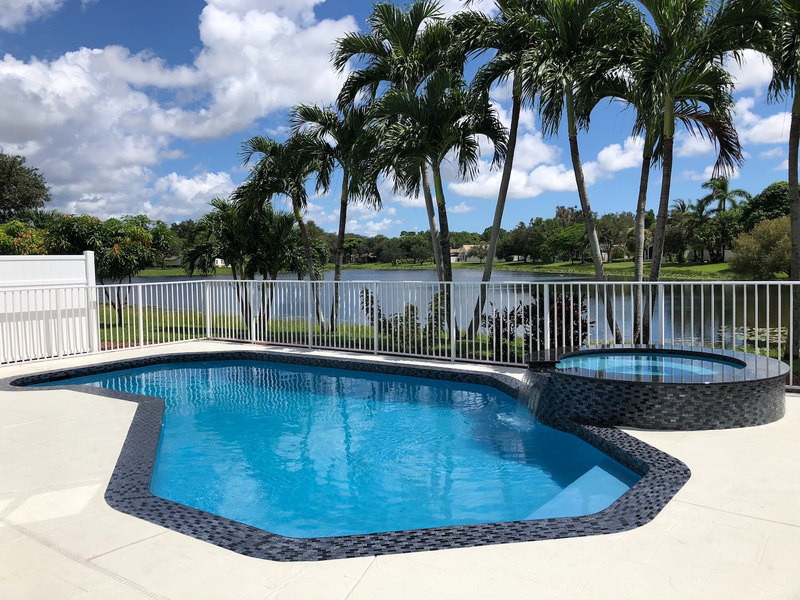 How to Clean an Empty above Ground Pool with Algae